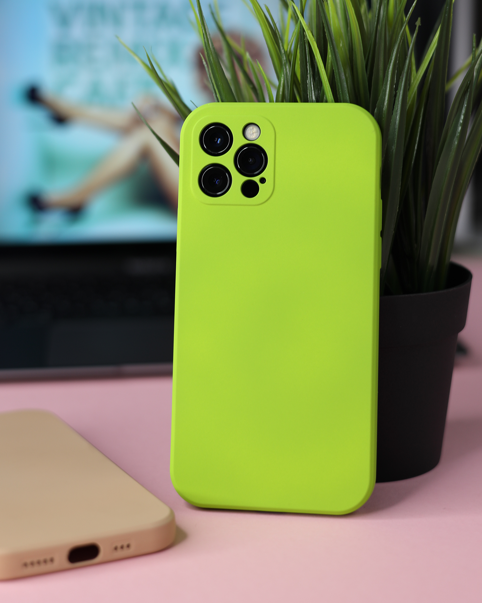Силиконовый чехол SOFT Silicone Case для iPhone 13 Pro (без лого) салатовый
