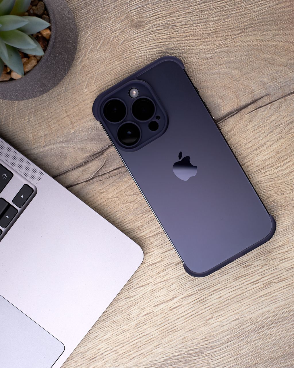 Силиконовая накладка CornerPad 3in1 для iPhone 14 Pro Max фиолетовый