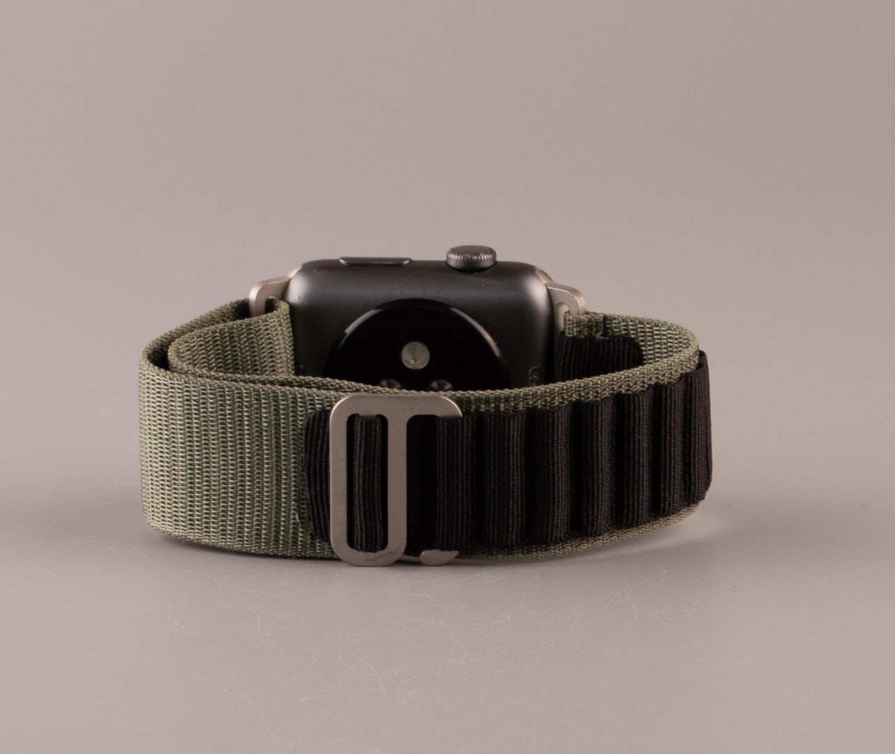 Ремешок для Apple Watch "Alpine Loop" 38/40/41 мм зеленый/черный