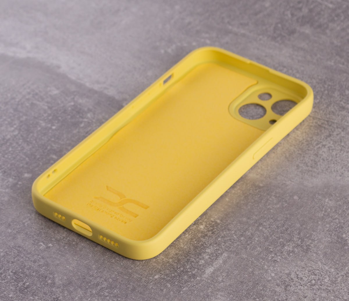 Силиконовый чехол SOFT Silicone Case для iPhone 13 (без лого) лимонный