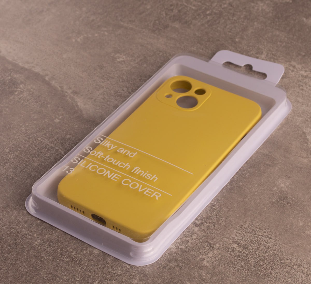 Силиконовый чехол SOFT Silicone Case для iPhone 13 (без лого) лимонный