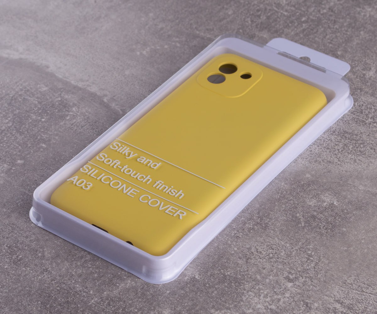 Силиконовый чехол SOFT Silicone Case для Samsung A04 (без лого) лимонный