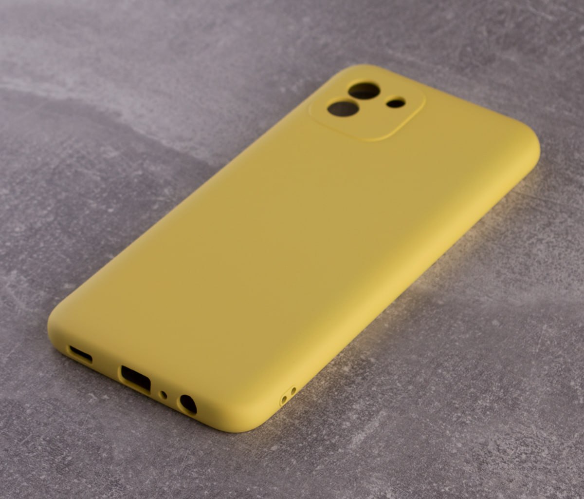 Силиконовый чехол SOFT Silicone Case для Samsung A04 (без лого) лимонный