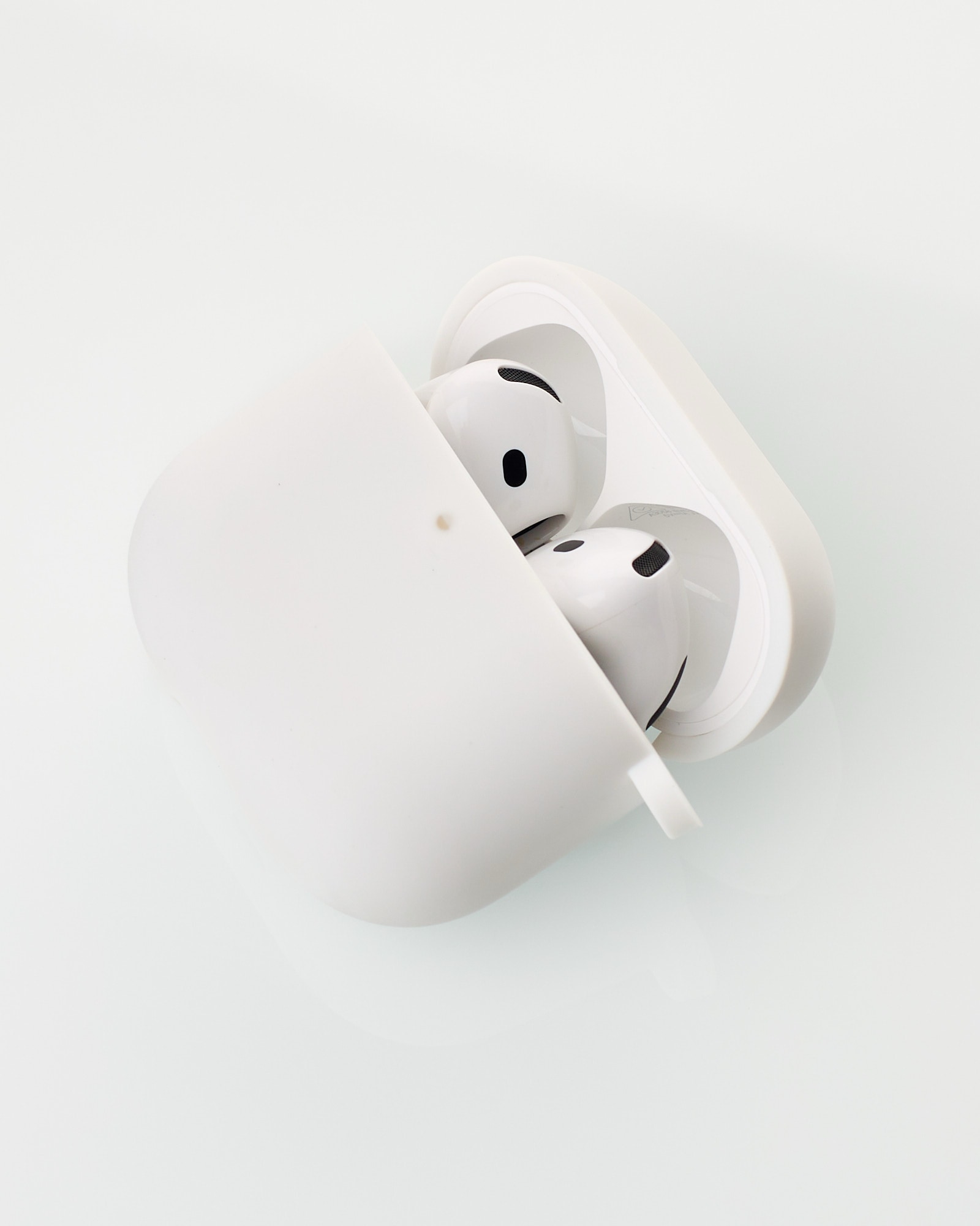 Чехол для Airpods 4 SOFT+Fiber white
