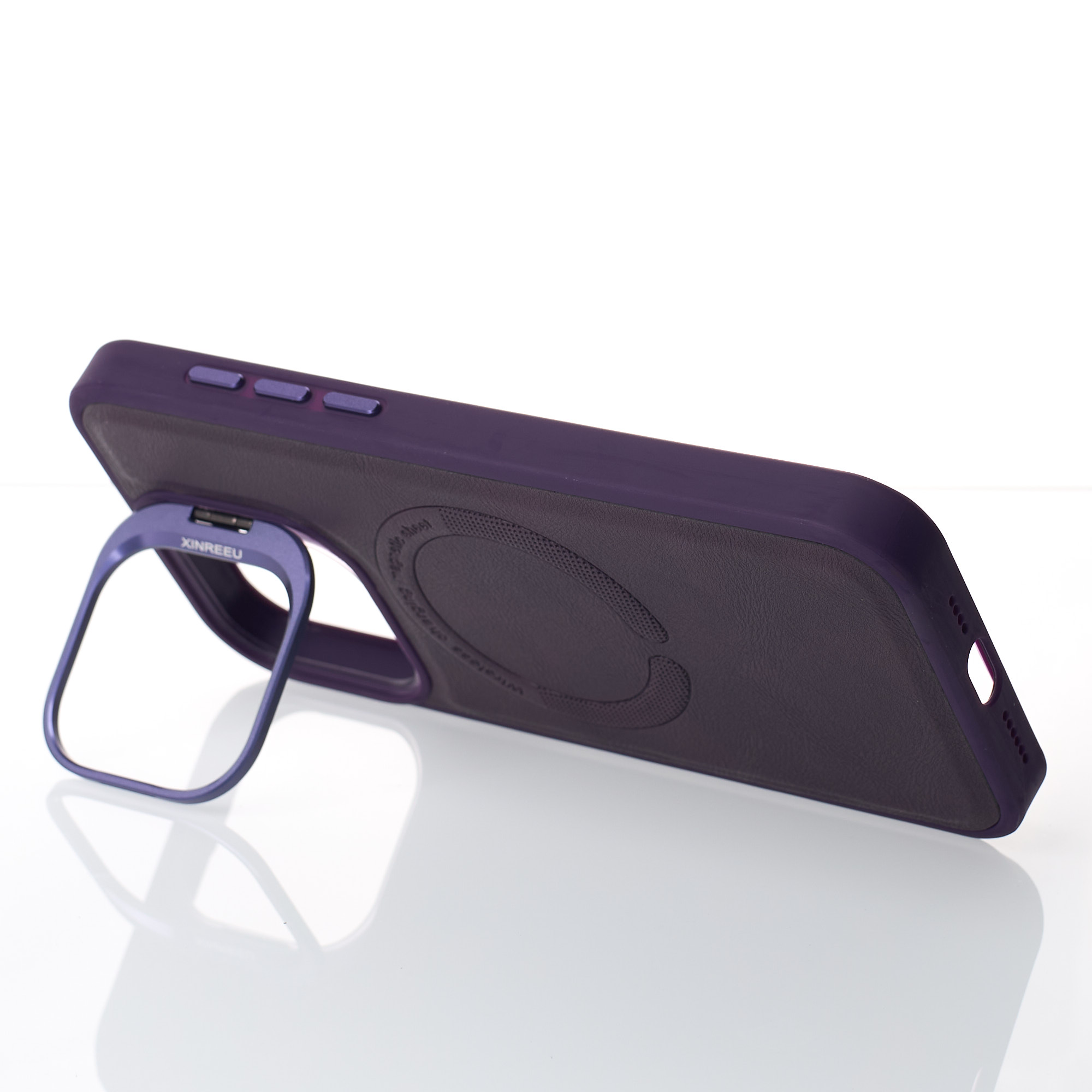 Чехол LEATHER CAMERA CASE с поддержкой MagSafe для iPhone 14 Pro Max темно-фиолетовый