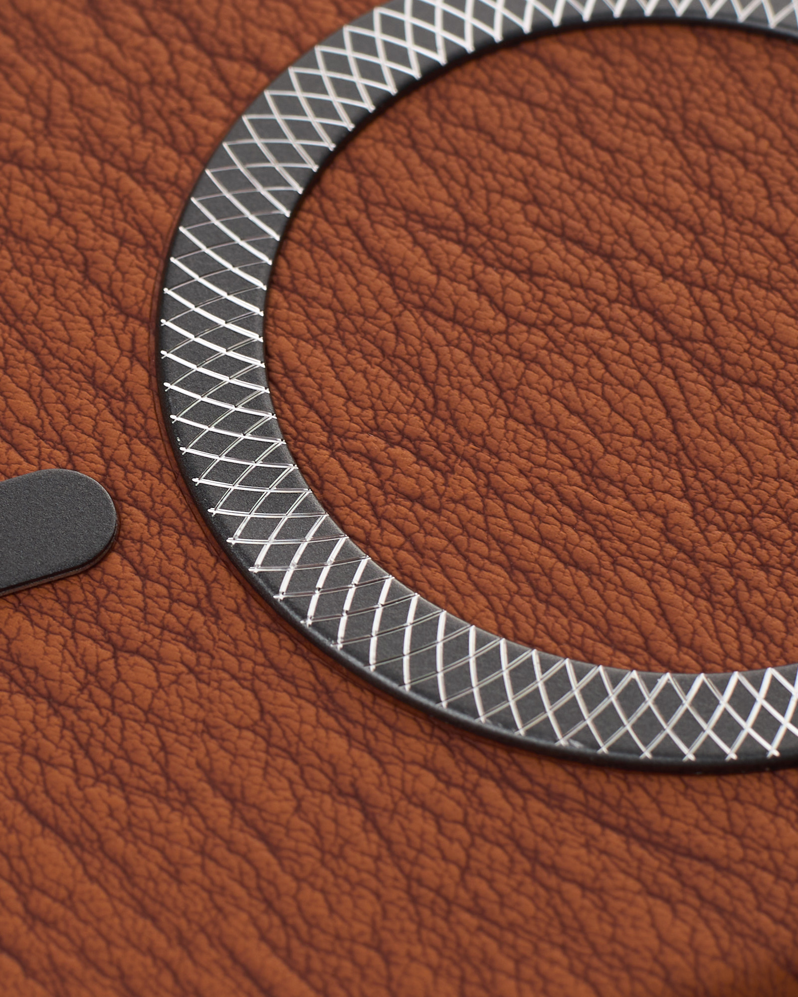 Чехол LUXURY Leather Case с поддержкой MagSafe для iPhone 15 brown