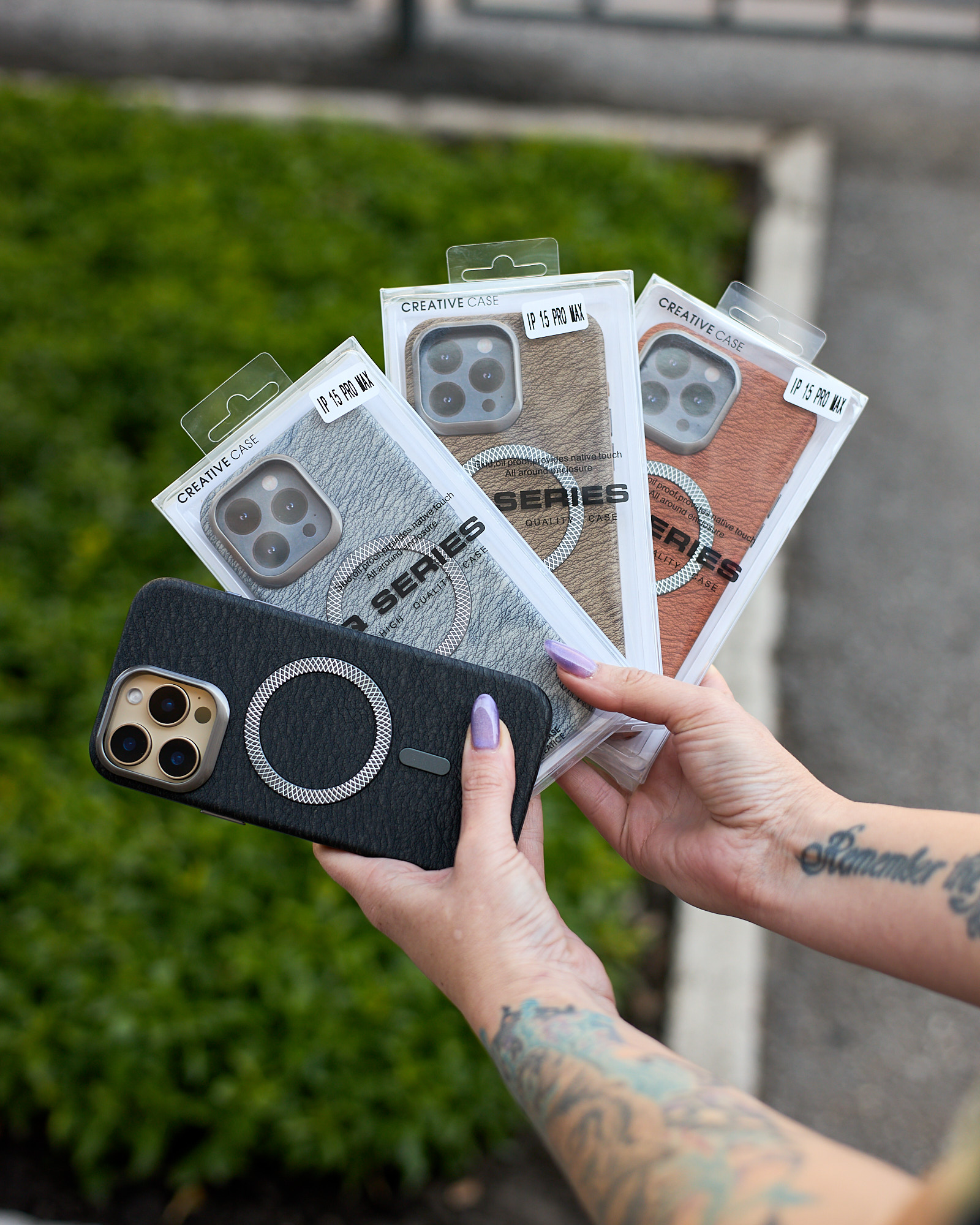 Чехол LUXURY Leather Case с поддержкой MagSafe для iPhone 16 brown