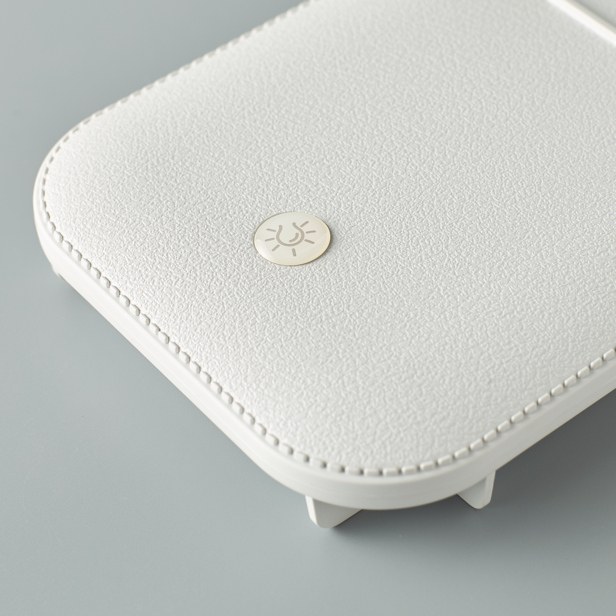 Лампа настольная DC LO-01 Трехцветная с магнитным основанием и пультом ДУ (1200mAh) белый