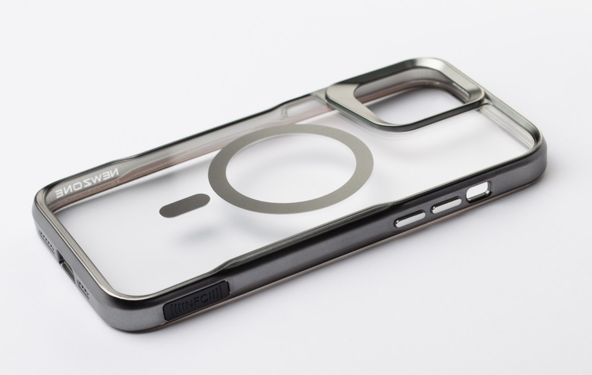 Пластиковый чехол MagSafe NEWZONE для iPhone 14 Pro серый