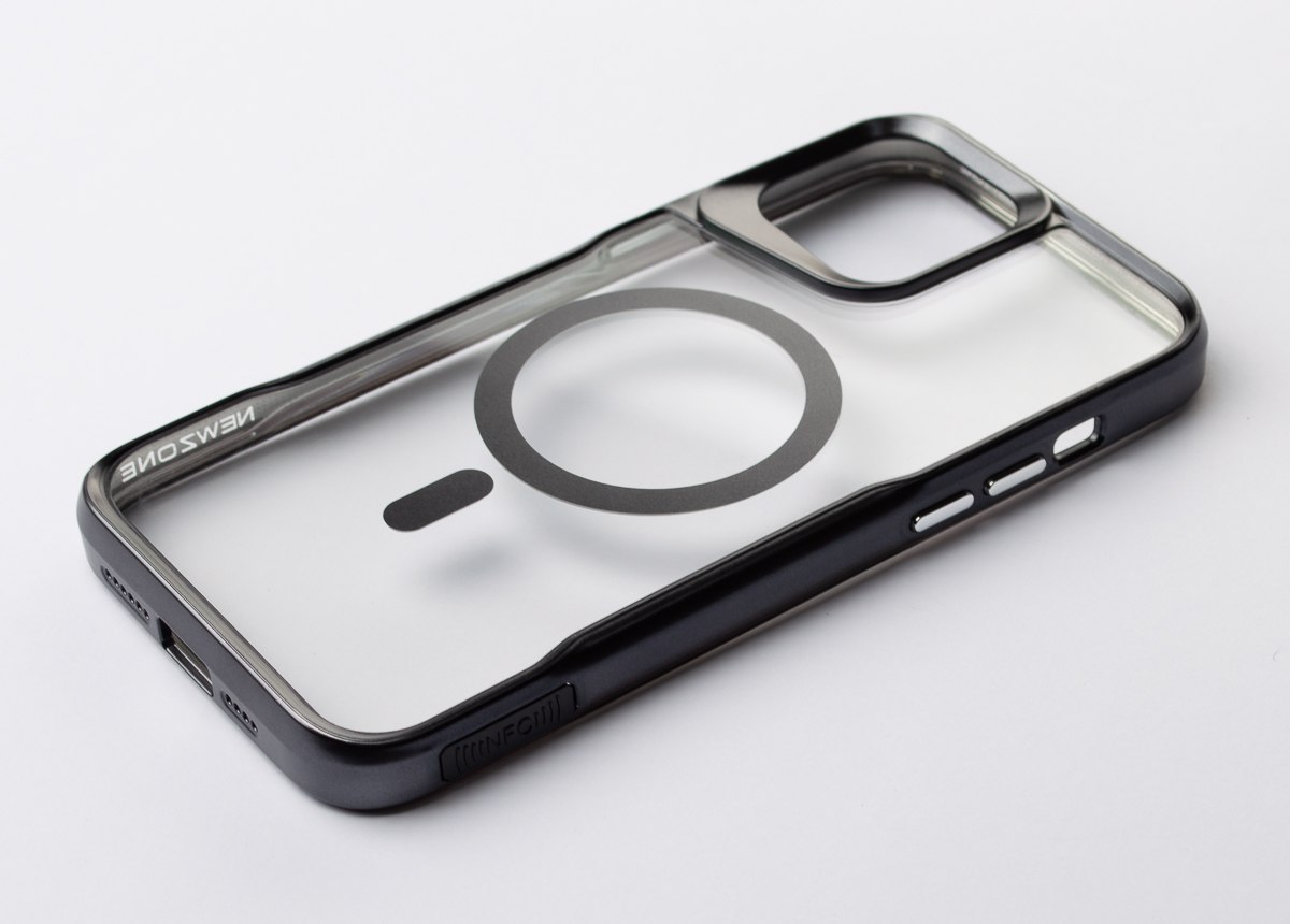 Пластиковый чехол MagSafe NEWZONE для iPhone 14 Pro черный