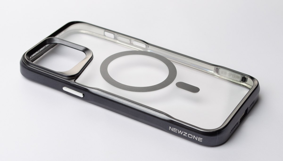 Пластиковый чехол MagSafe NEWZONE для iPhone 14 Pro Max черный