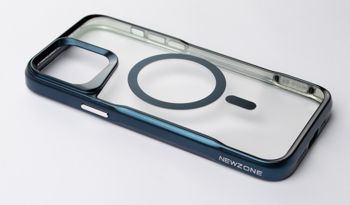 Пластиковый чехол MagSafe NEWZONE для iPhone 15 Pro Max синий