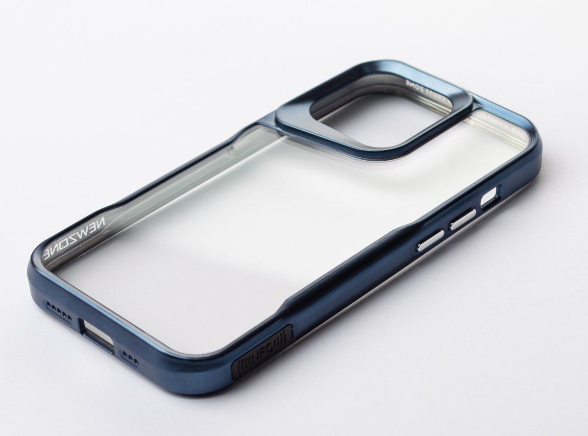 Пластиковый чехол NEWZONE для iPhone 13 Pro синий