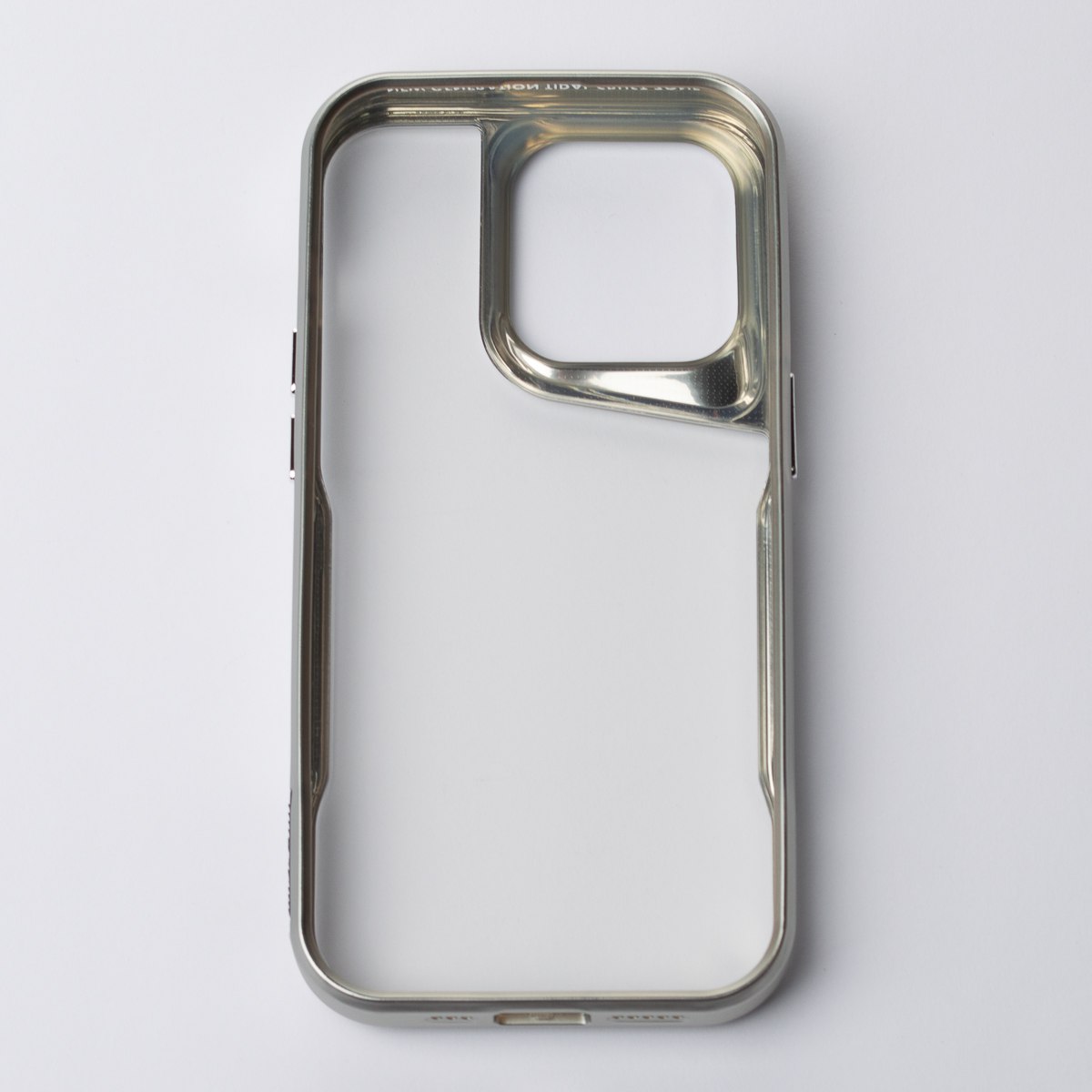 Пластиковый чехол NEWZONE для iPhone 14 Pro серебряный