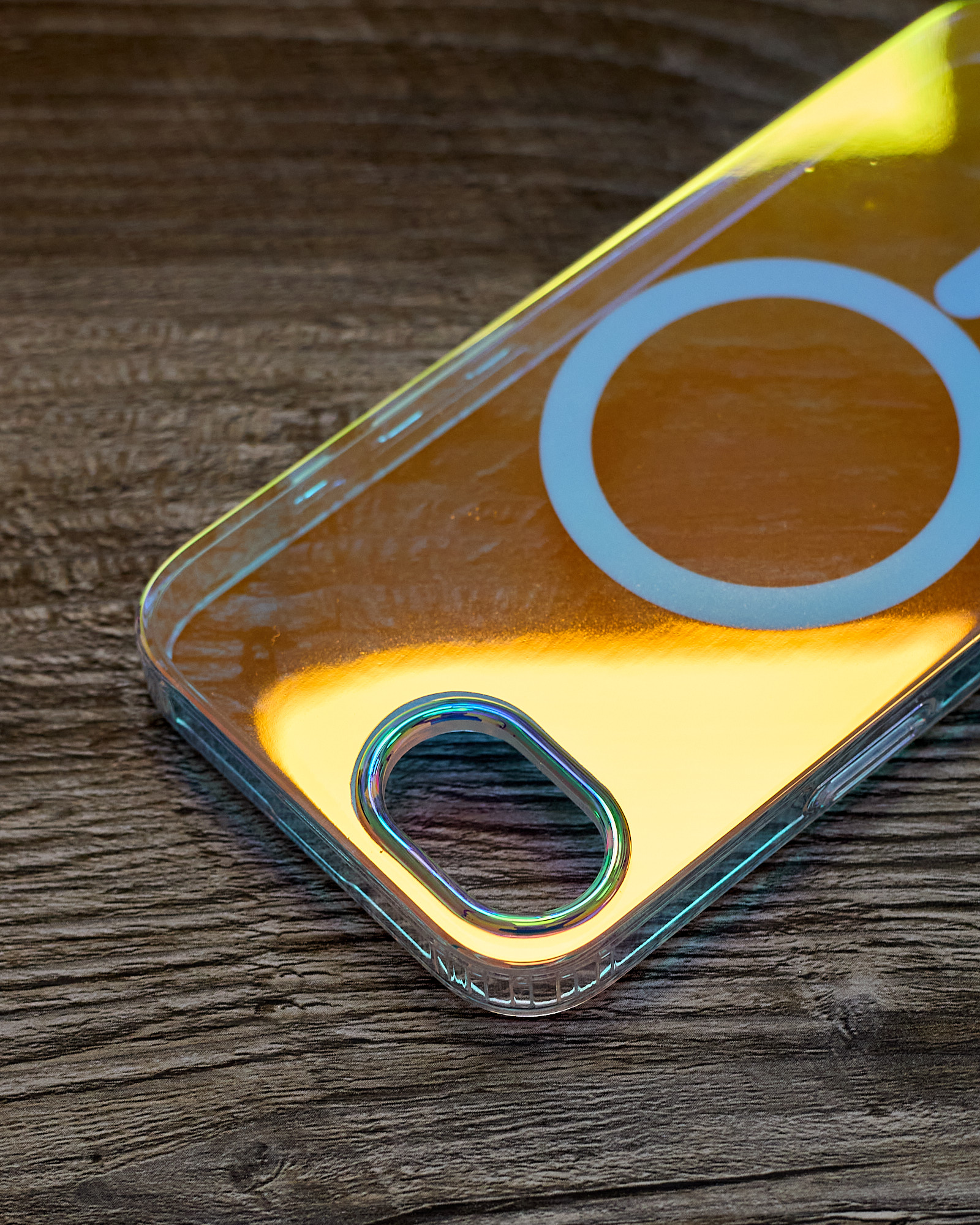 Полиуритановый чехол Chameleon с поддержкой MagSafe для iPhone 16E