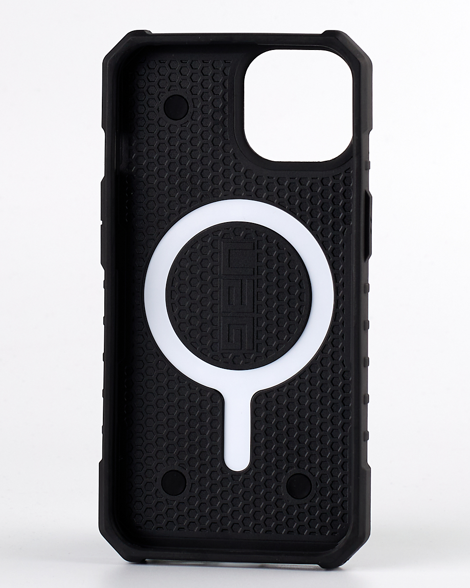 Противоударный чехол UAG с поддержкой MagSafe для IPhone 15 Plus black