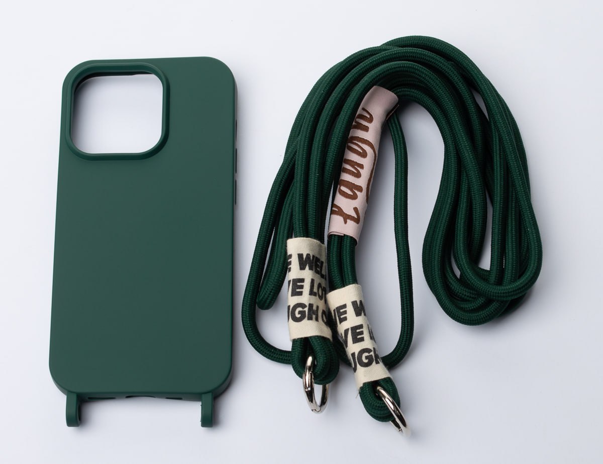 Силиконовый чехол CORD для iPhone 15 темно-зеленый