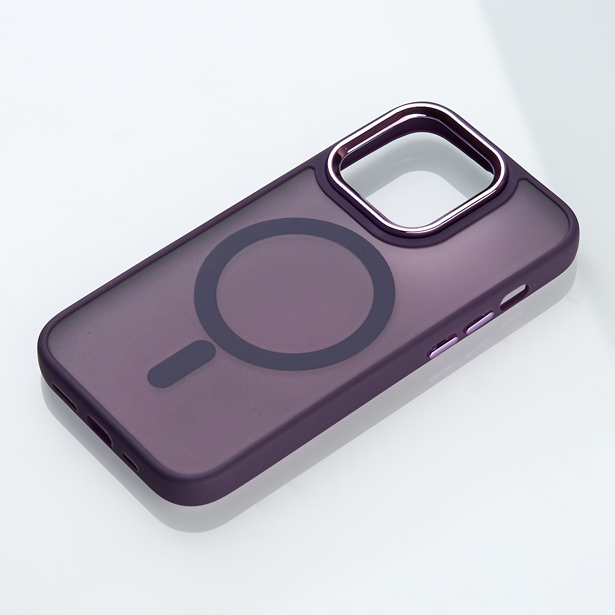 Силиконовый чехол MATTE с поддержкой MagSafe для iPhone 15 Pro Max dark purple