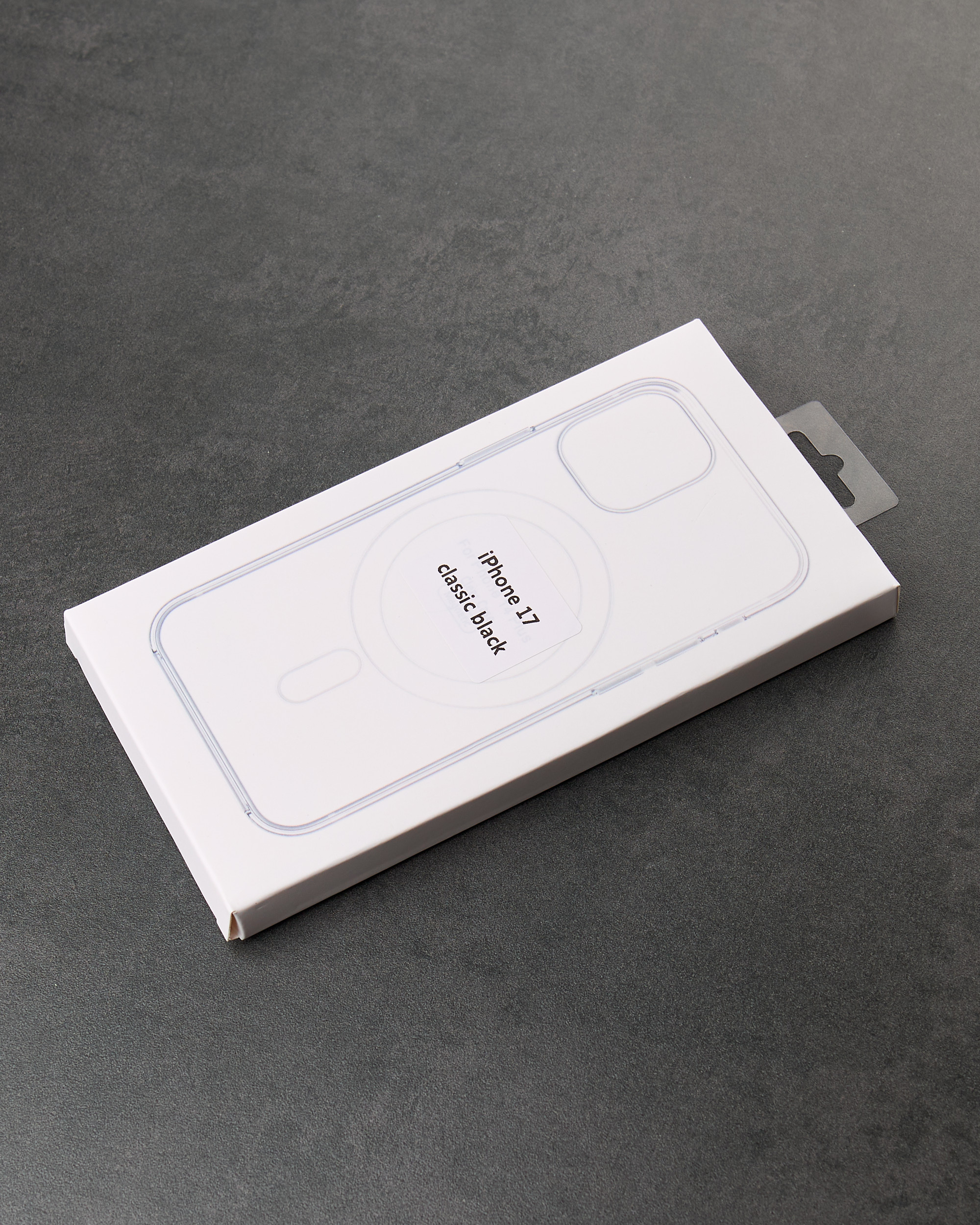 Силиконовый чехол MATTE с поддержкой MagSafe для iPhone 17 classic black