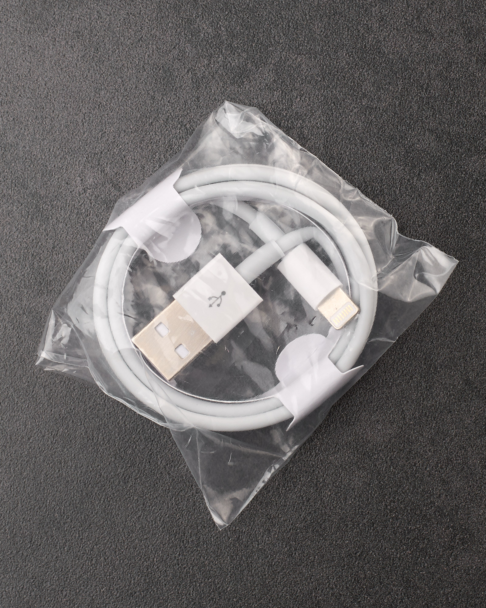 USB cable Foxconn USB to Lightning (тех. пакет) белый